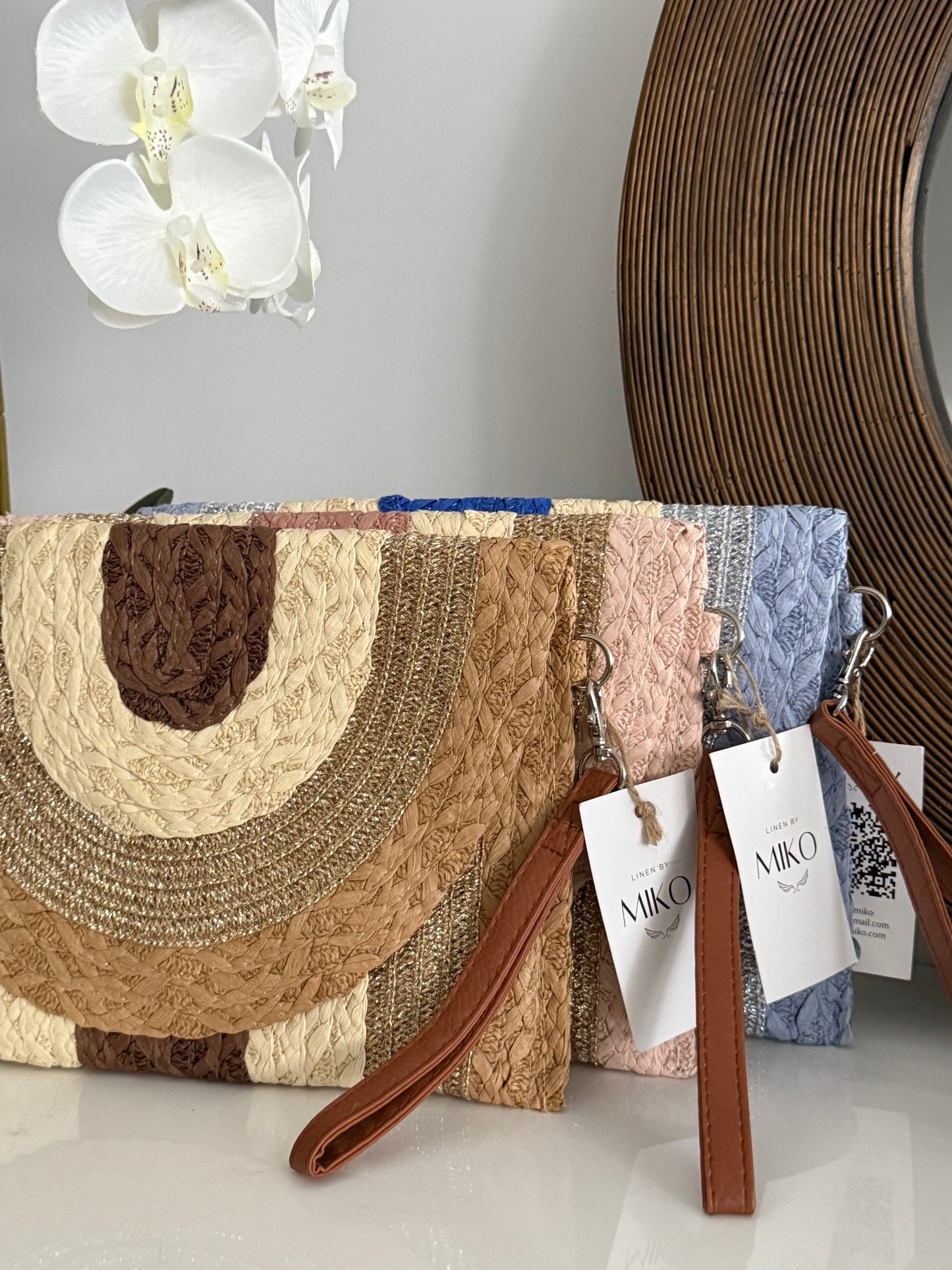 Color Block Spiral Clutch